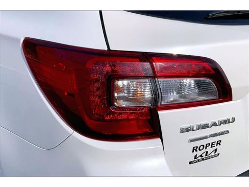 Used 2018 Subaru Outback 2.5i Premium image 25