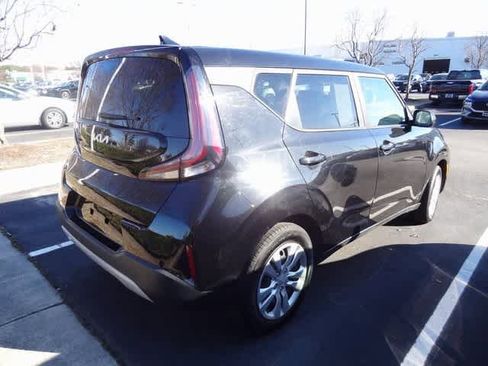 Used 2023 Kia Soul LX image 6