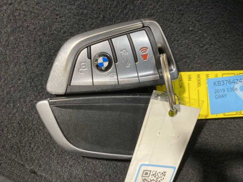 Used 2019 BMW 530e xDrive w/ Convenience Package image 20