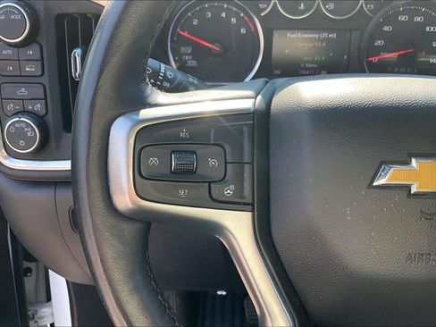 Used 2022 Chevrolet Silverado 1500 LT AWD/4WD image 15