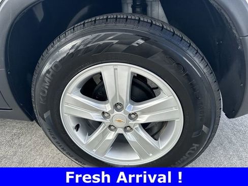 Used 2022 Chevrolet Trax LT w/ LT Convenience Package image 11