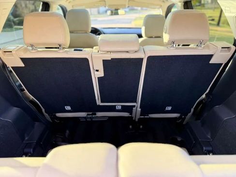 Used 2017 Land Rover Discovery Sport HSE image 13