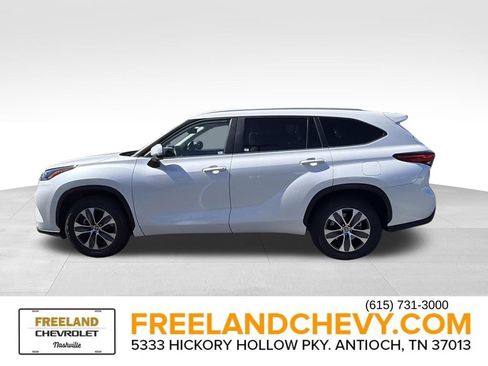 Used 2023 Toyota Highlander XLE FWD image 6