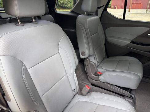 Used 2020 Chevrolet Traverse Premier FWD image 33