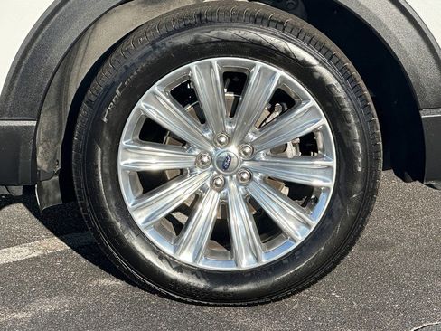 Used 2020 Ford Explorer Limited w/ Class III Trailer Tow Package image 9