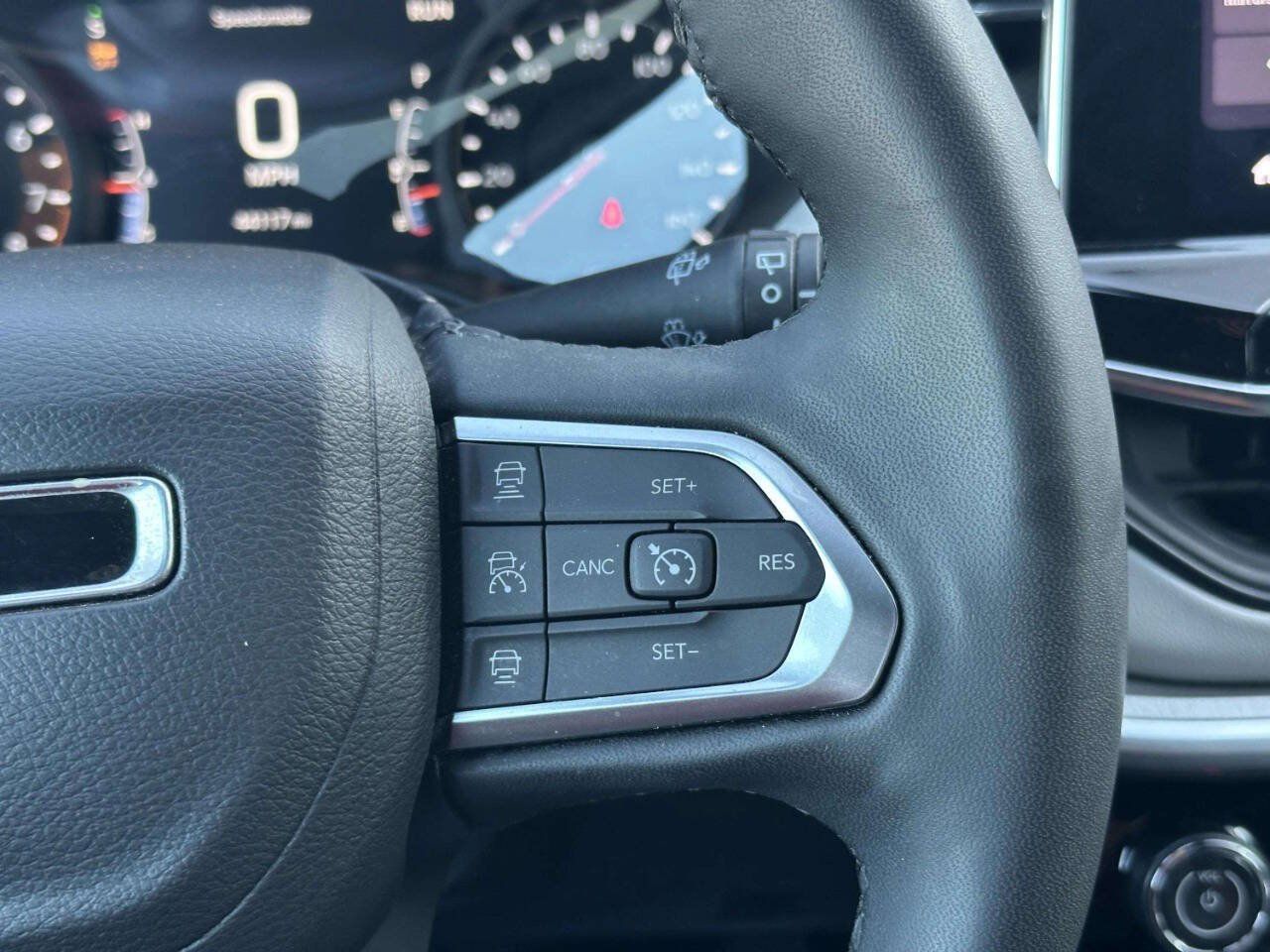 Used 2025 Jeep Compass Limited AWD/4WD image 30