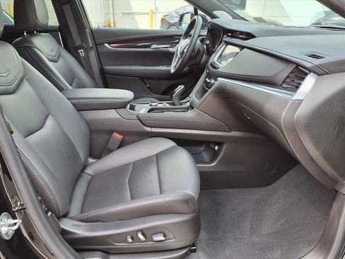 Certified 2025 Cadillac XT5 Premium Luxury AWD/4WD image 9
