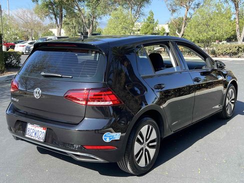 Used 2018 Volkswagen e-Golf SE w/ DC Fast Charging Package image 14