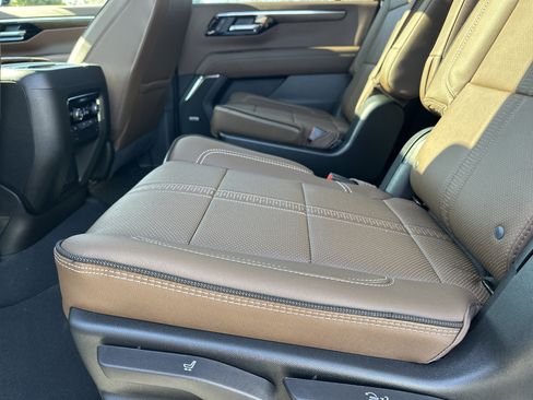 New 2026 Chevrolet Suburban High Country w/ Sun And Tow Package RWD image 22