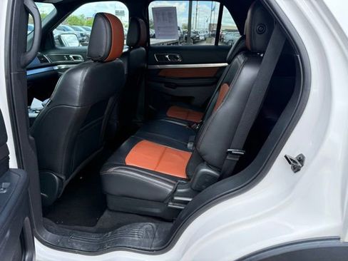 Used 2019 Ford Explorer XLT w/ Equipment Group 202A AWD/4WD image 15