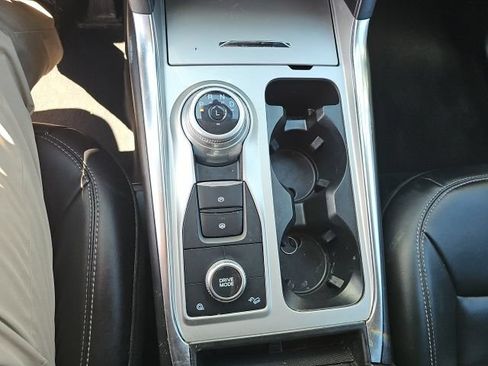 Used 2023 Ford Explorer XLT w/ Equipment Group 202A AWD/4WD image 21