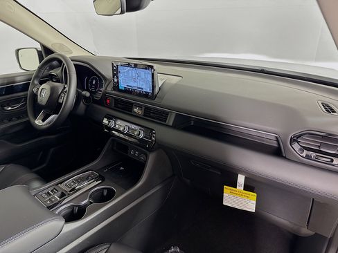 New 2025 Honda Pilot Touring image 39