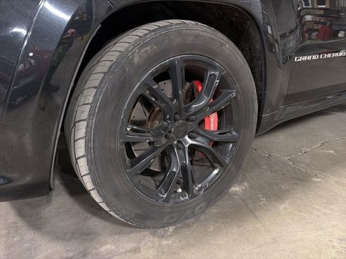 Used 2014 Jeep Grand Cherokee SRT8 w/ Luxury Group II image 9