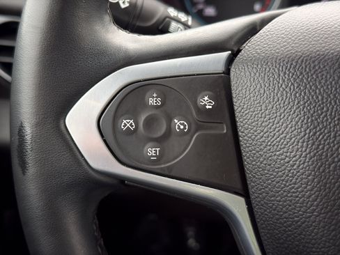 Used 2023 Chevrolet Traverse LT image 21