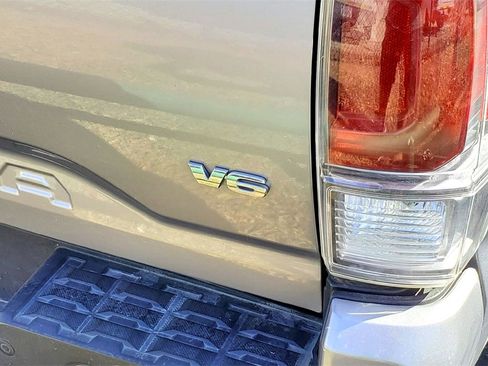 Used 2021 Toyota Tacoma TRD Off-Road w/ Technology Package image 7