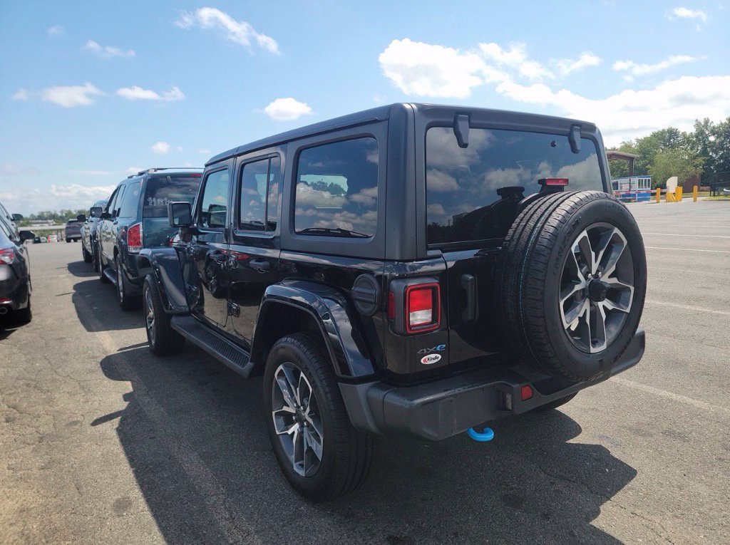 Used 2024 Jeep Wrangler Unlimited w/ Convenience Group AWD/4WD image 7