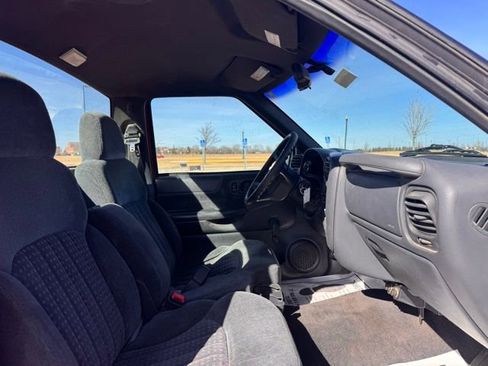 Used 1999 Chevrolet S10 Pickup LS w/ Preferred Equipment Group image 22