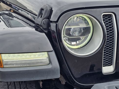 Used 2020 Jeep Wrangler Unlimited Sahara image 3