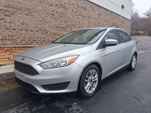 Used 2017 Ford Focus SE image 1