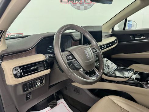 Used 2023 Lincoln Nautilus Reserve image 10