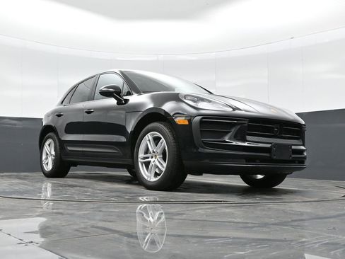 Certified 2025 Porsche Macan image 40