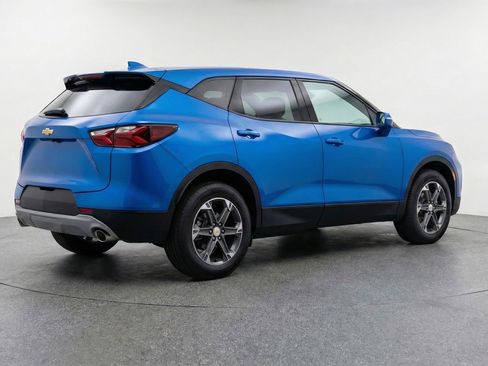 Used 2025 Chevrolet Blazer LT image 9