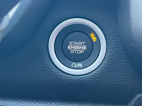 New 2026 RAM 2500 Laramie AWD/4WD image 18