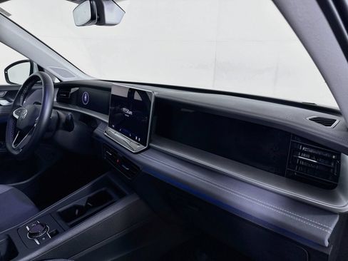 Certified 2025 Volkswagen Tiguan SE w/ Panoramic Sunroof Package AWD/4WD image 27