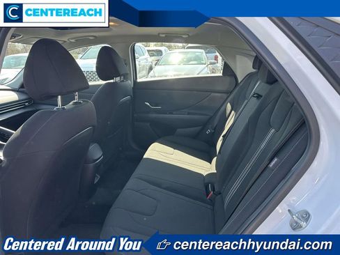 Used 2024 Hyundai Elantra SEL w/ Convenience Package FWD image 9