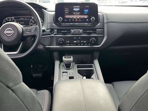 Used 2025 Nissan Pathfinder S FWD image 3