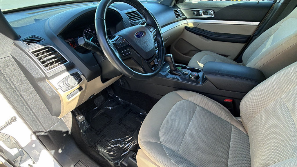 Used 2017 Ford Explorer XLT w/ Equipment Group 201A AWD/4WD image 10