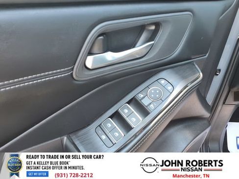 Certified 2025 Nissan Rogue SL FWD image 28