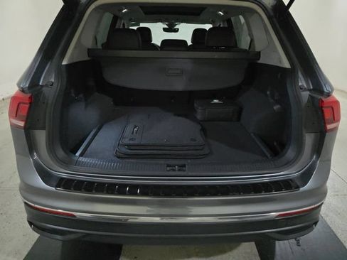 Used 2022 Volkswagen Tiguan SE w/ Panoramic Sunroof Package AWD/4WD image 9