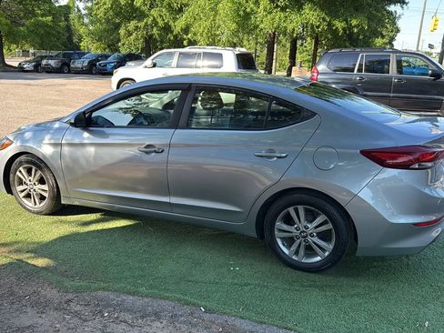 Used 2017 Hyundai Elantra SE w/ SE A/T Tech Package 03 FWD image 4