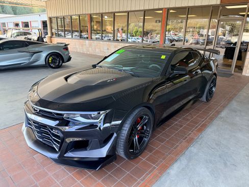 Used 2020 Chevrolet Camaro ZL1 RWD image 2