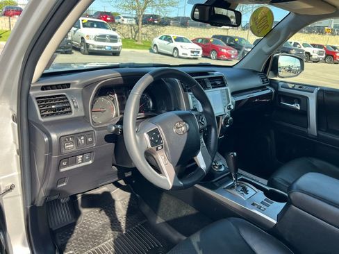 Used 2022 Toyota 4Runner Limited AWD/4WD image 17
