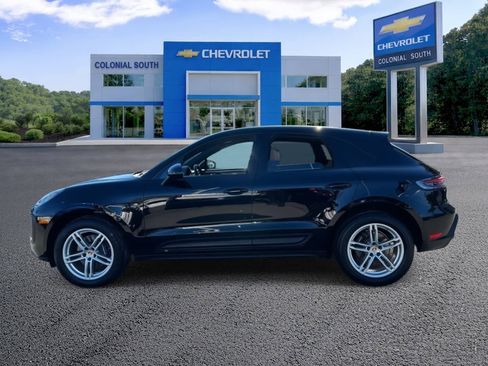 Used 2025 Porsche Macan image 3