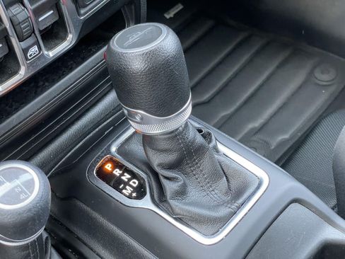 Used 2022 Jeep Gladiator Sport AWD/4WD image 28