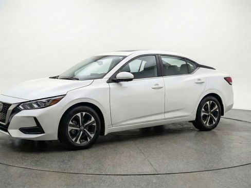 Used 2025 Nissan Sentra SV image 3