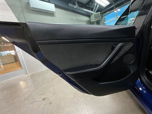 Used 2022 Tesla Model 3 Standard Range image 16