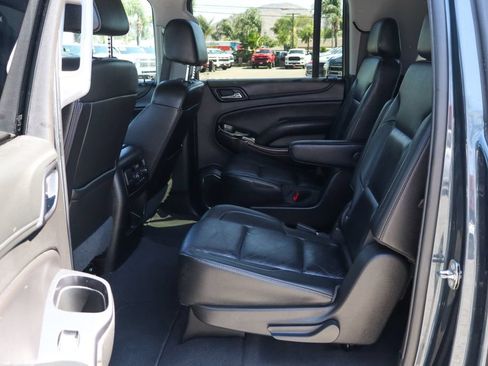 Used 2019 Chevrolet Suburban LT RWD image 44