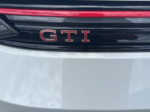 Used 2025 Volkswagen GTI SE FWD image 9