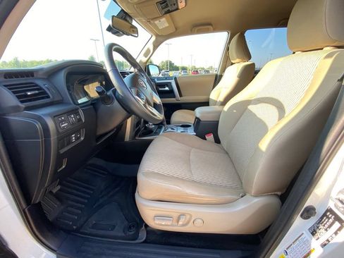 Used 2022 Toyota 4Runner SR5 AWD/4WD image 11