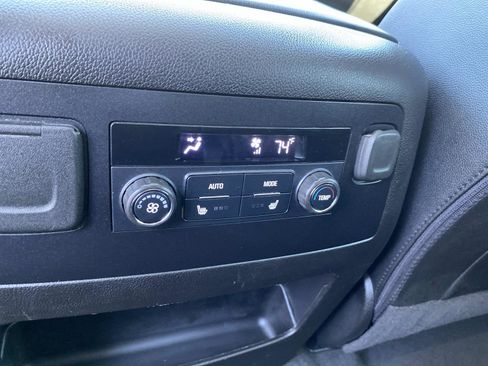 Used 2020 Chevrolet Suburban LT w/ Luxury Package AWD/4WD image 13