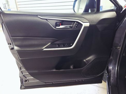 Used 2022 Toyota RAV4 XLE Premium AWD/4WD image 9