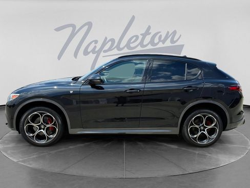 Used 2023 Alfa Romeo Stelvio Ti AWD/4WD image 4