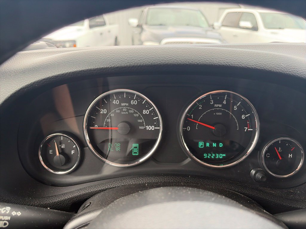 Used 2016 Jeep Wrangler Unlimited Sahara w/ Connectivity Group AWD/4WD image 19