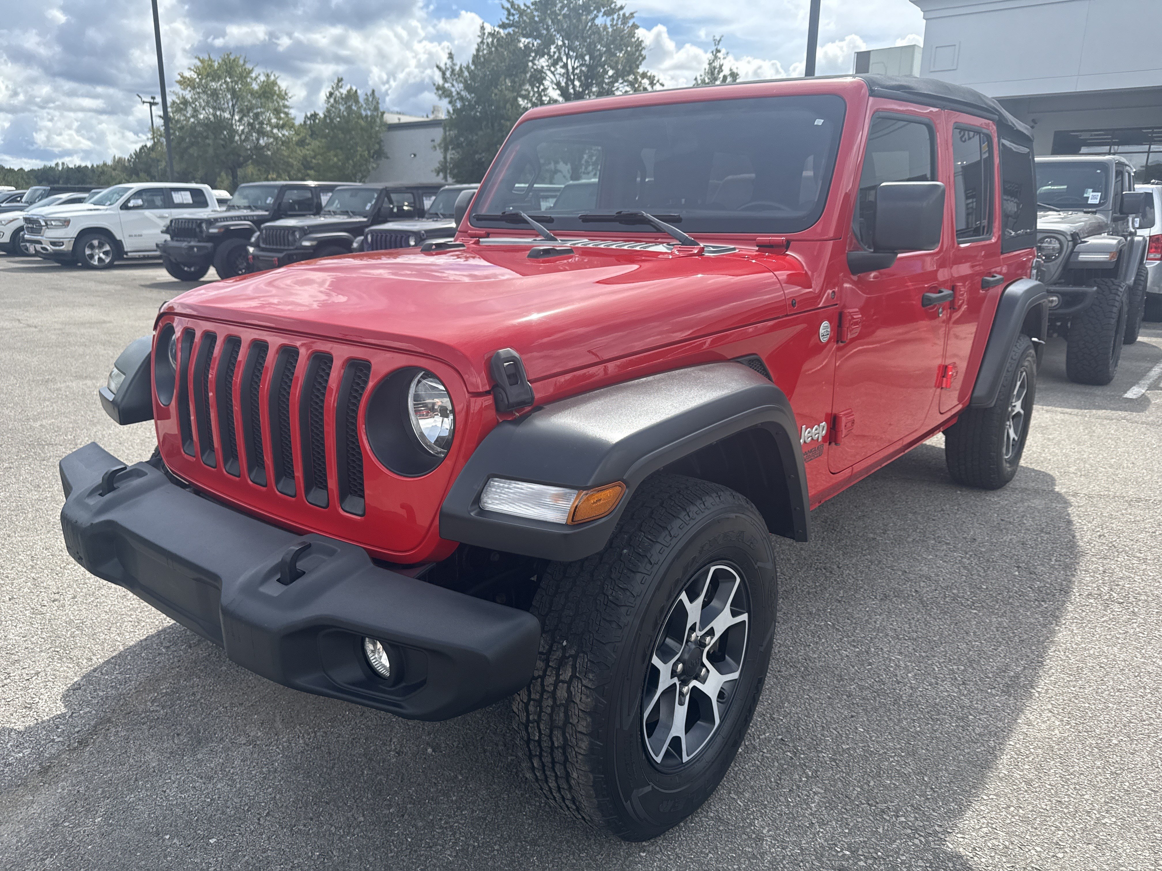 Used 2019 Jeep Wrangler Unlimited Sport S AWD/4WD image 3