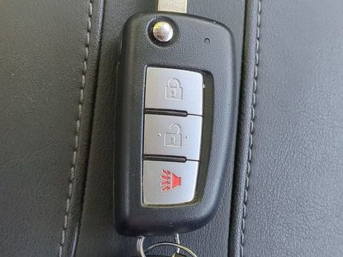 Used 2017 Nissan Rogue S AWD/4WD image 25