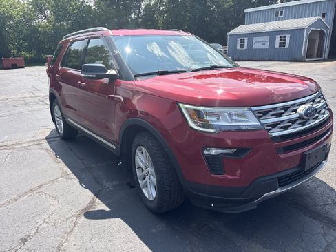 Used 2018 Ford Explorer XLT w/ Equipment Group 202A AWD/4WD image 3